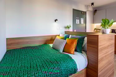 1 bed studio, 40-41 High Street, Englefield Green, Egham, TW209DP - Image 1